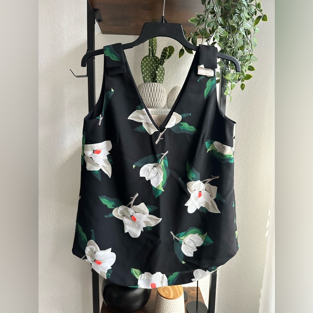 Women’s Banana Republic floral, double lined tank size XS.‎ new with tags.